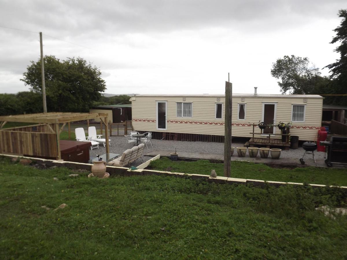 Marsh Water Ponds Fishery Villa Kidwelly Exterior foto