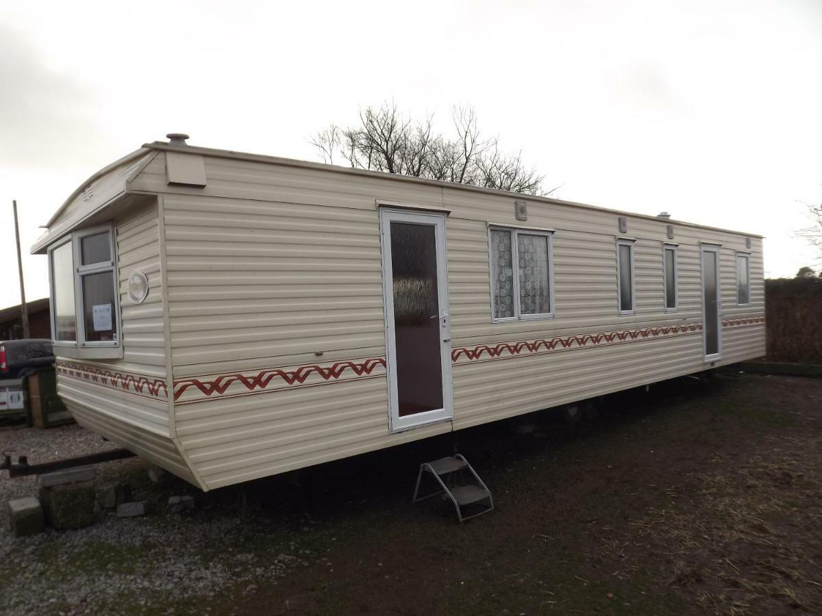 Marsh Water Ponds Fishery Villa Kidwelly Exterior foto